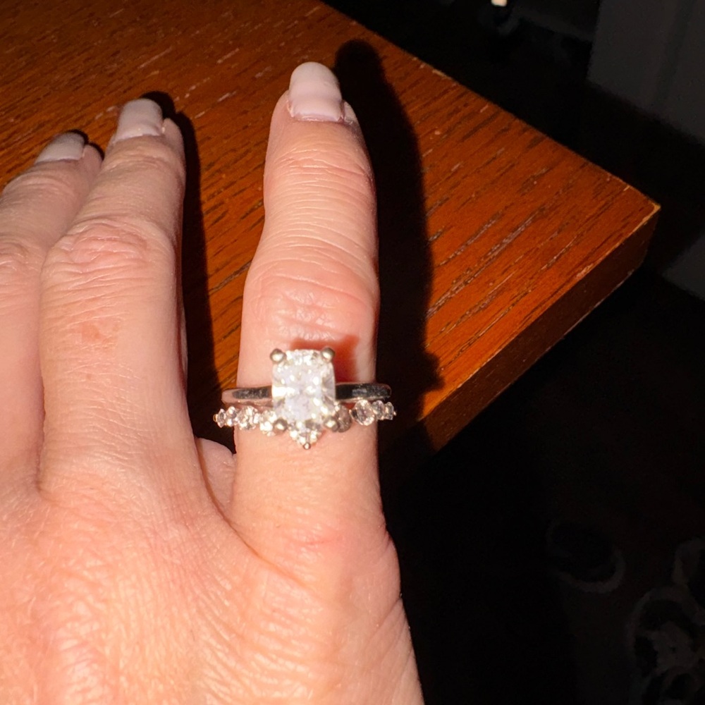 White gold diamond chevron wedding band - Picture 3 of 6
